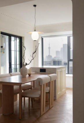 Eastern Hub - Bund Branch 3-Bedroom Near Yuyuan Garden, Nanjing Road with Shanghai Tower Views, Near Subway